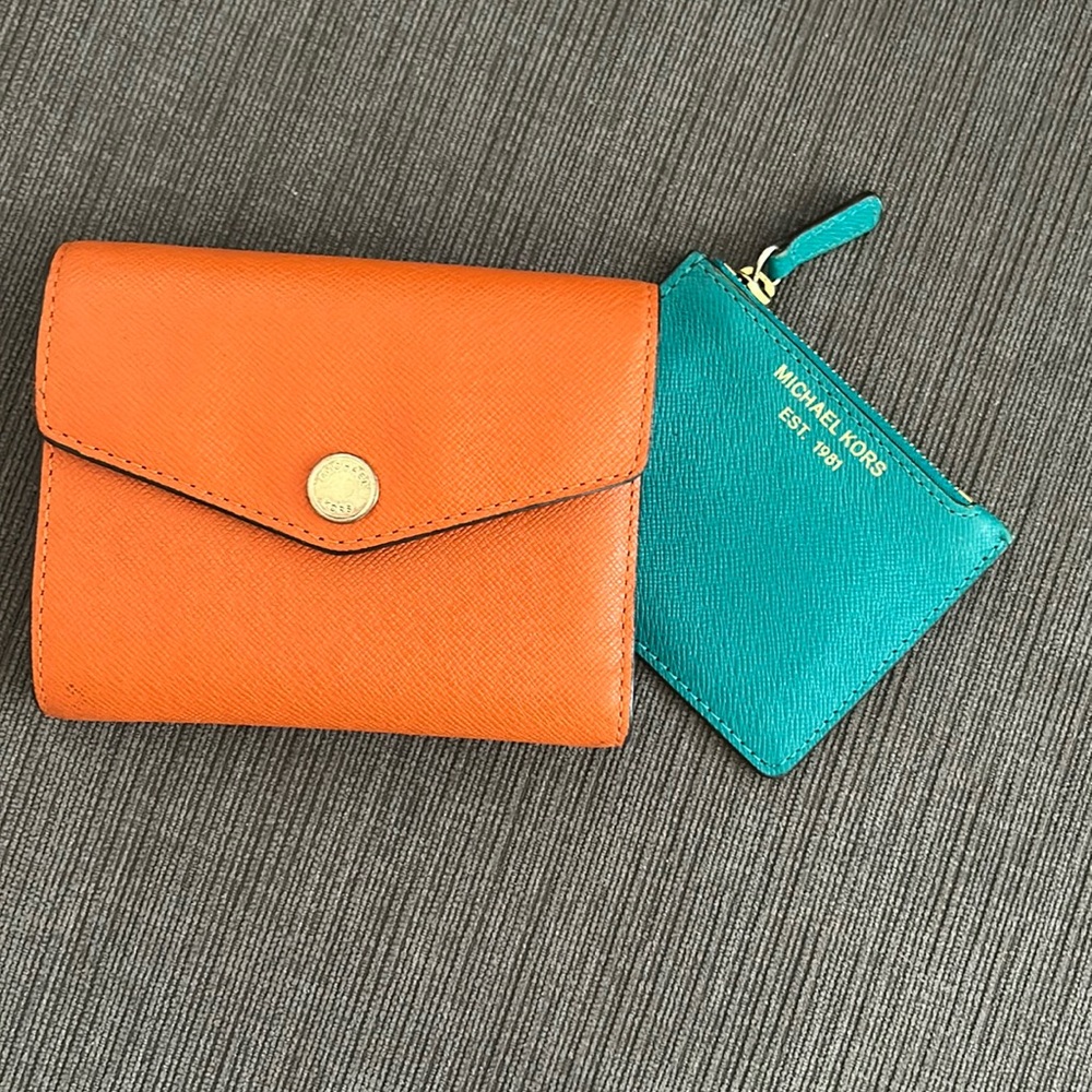 MICHAEL KORS Small Trifold Wallet and Coin pouch - Picture 3 of 16